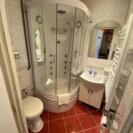 Bed & Breakfast Centerpoint Panzio Digital Pansion Heritage Collection 4*