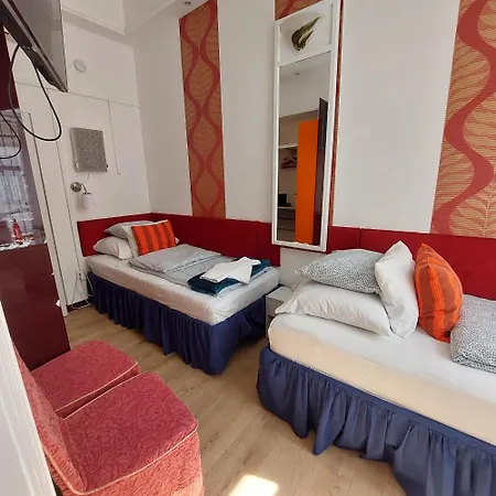 Bed & Breakfast Centerpoint Panzio Digital Pansion Heritage Collection 4*